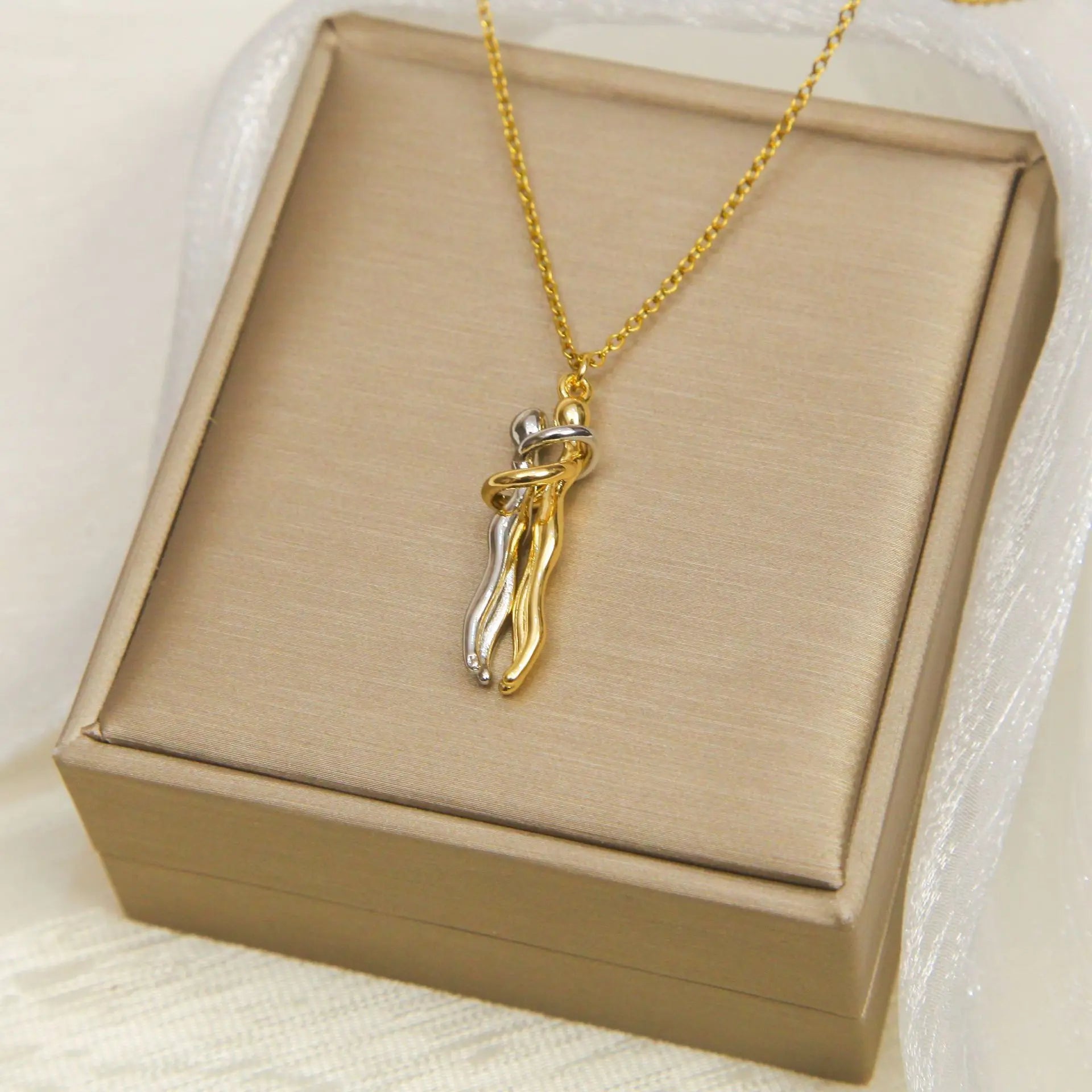 Stainless Steel Chains Couple Hugging Pendant Necklace for Women Men Gold Silver Color Necklaces Lovers Couples Jewelry Gifts