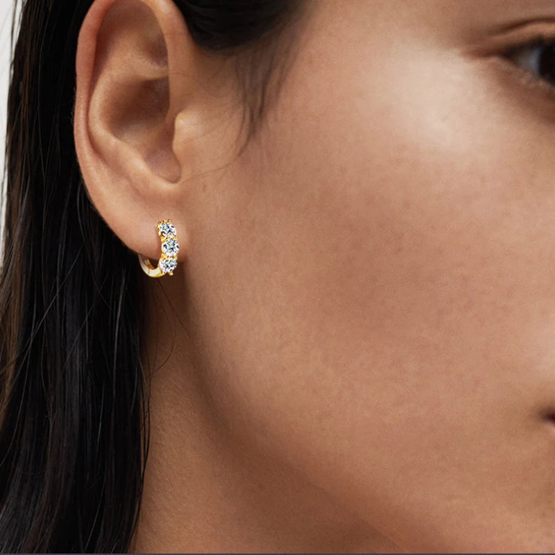 These 925 sterling silver moissanite earrings are luxurious and elegant, perfect for everyday wear.